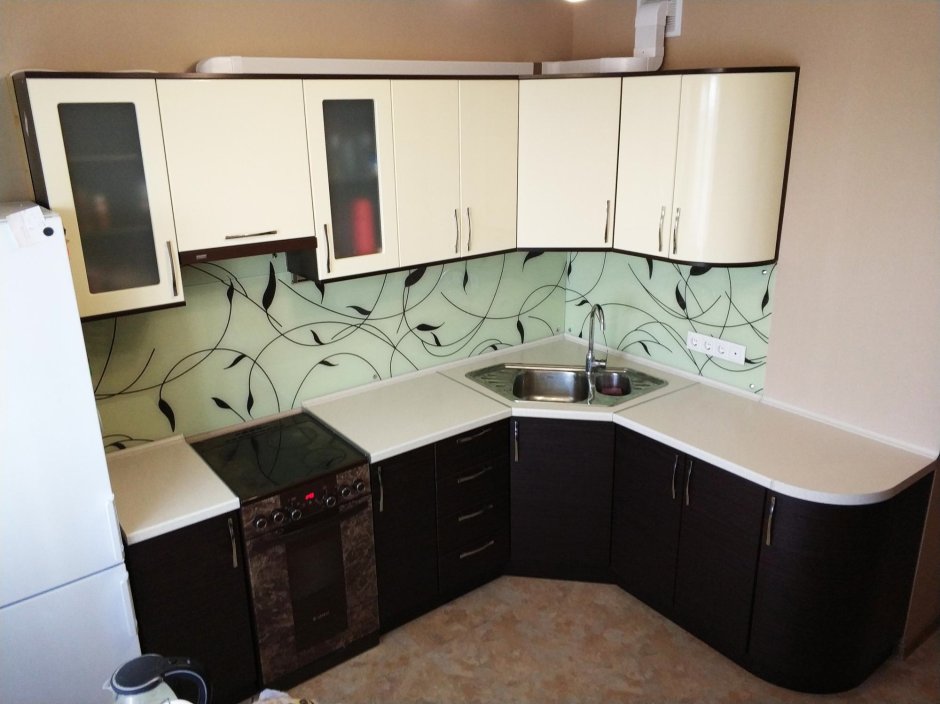 Трапециевидные кухни угловые