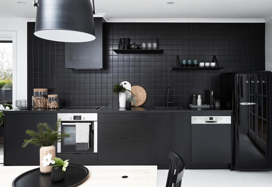 Кухня в черном стиле