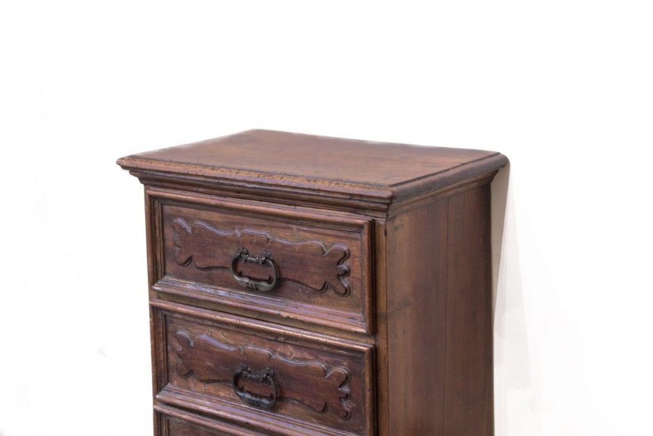 Комод под старину в интерьере