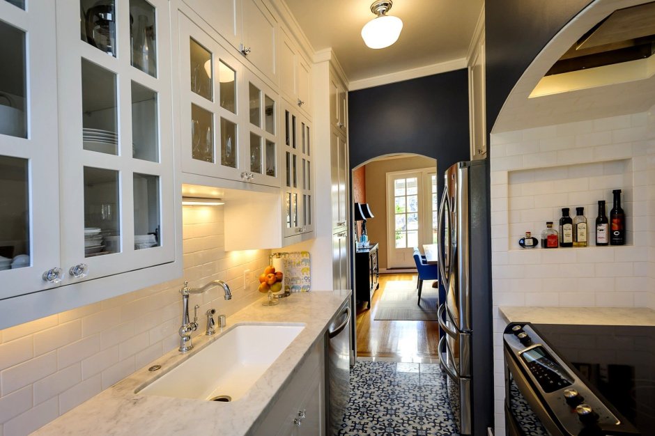 Кухня в коридоре