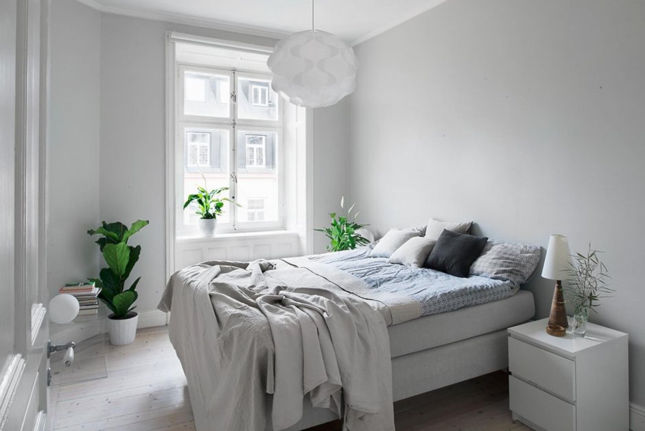 Серые стены в спальне