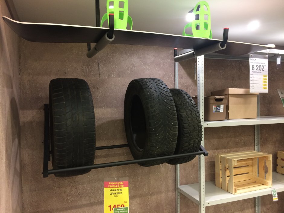 Стеллаж для колес из дерева