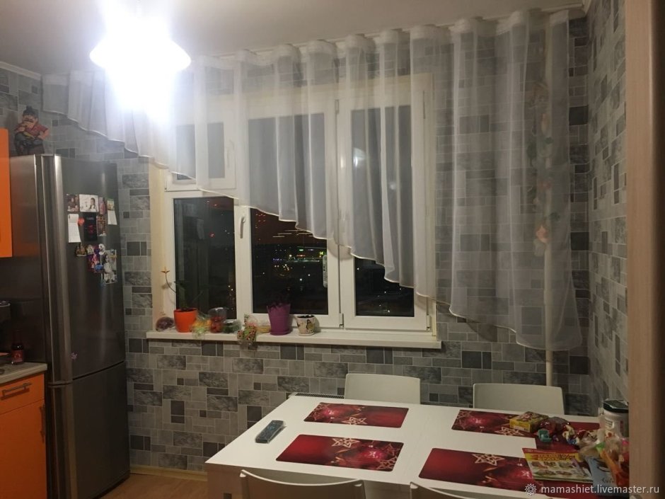Косая тюль на кухню