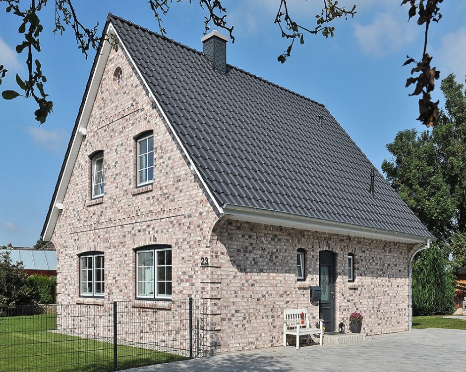 Серый каркасный дом