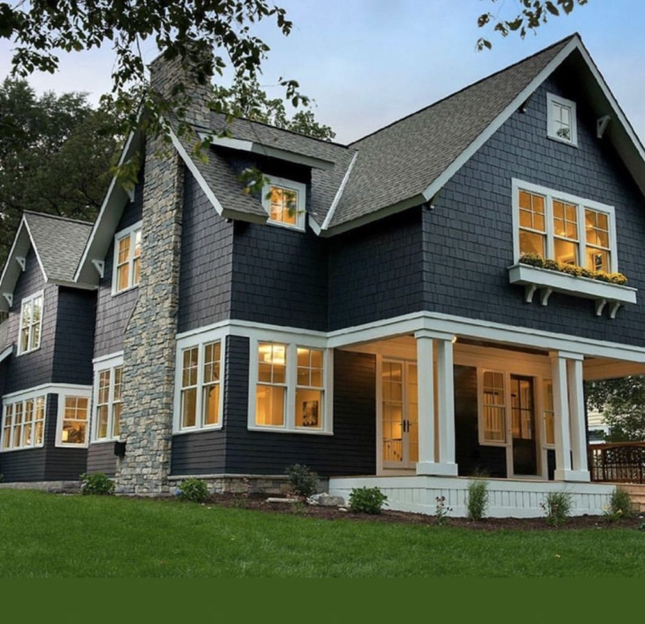 Дом с синей крышей