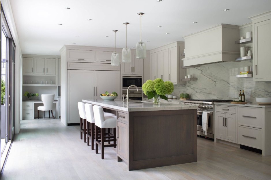 Кухня в цвете тауп