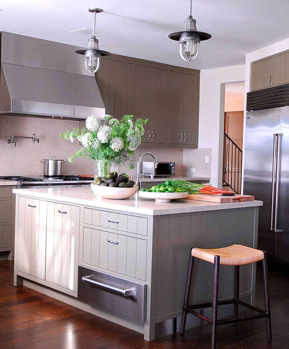 Кухня в цвете тауп