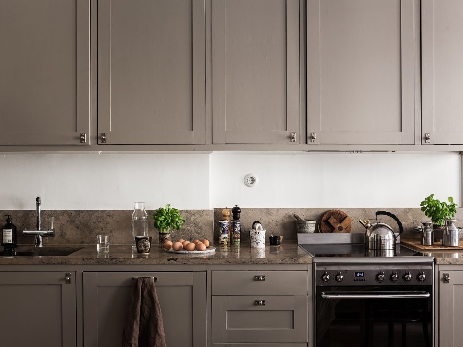 Акация тауп кухни