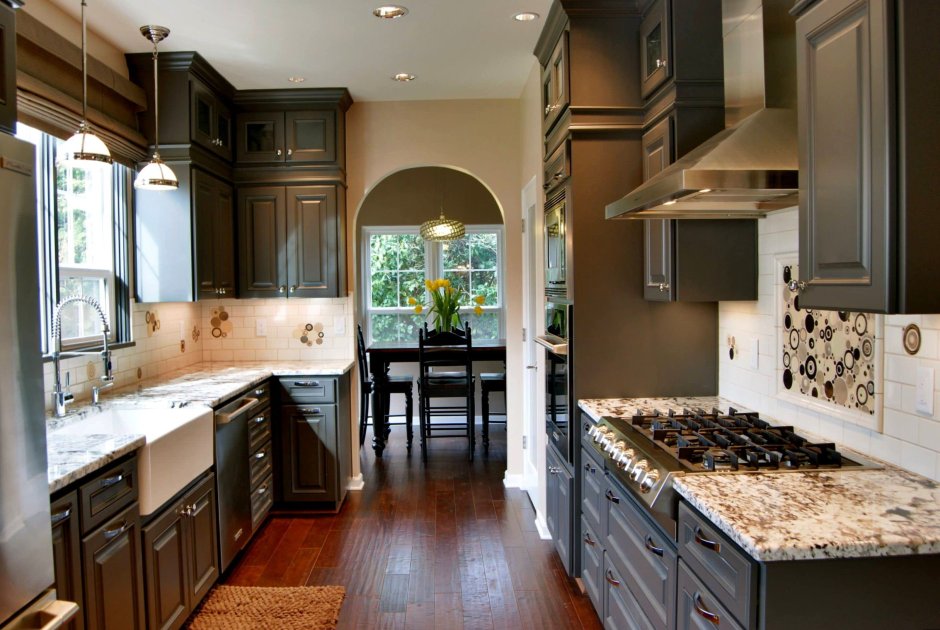 Кухня цвет тауп с деревом