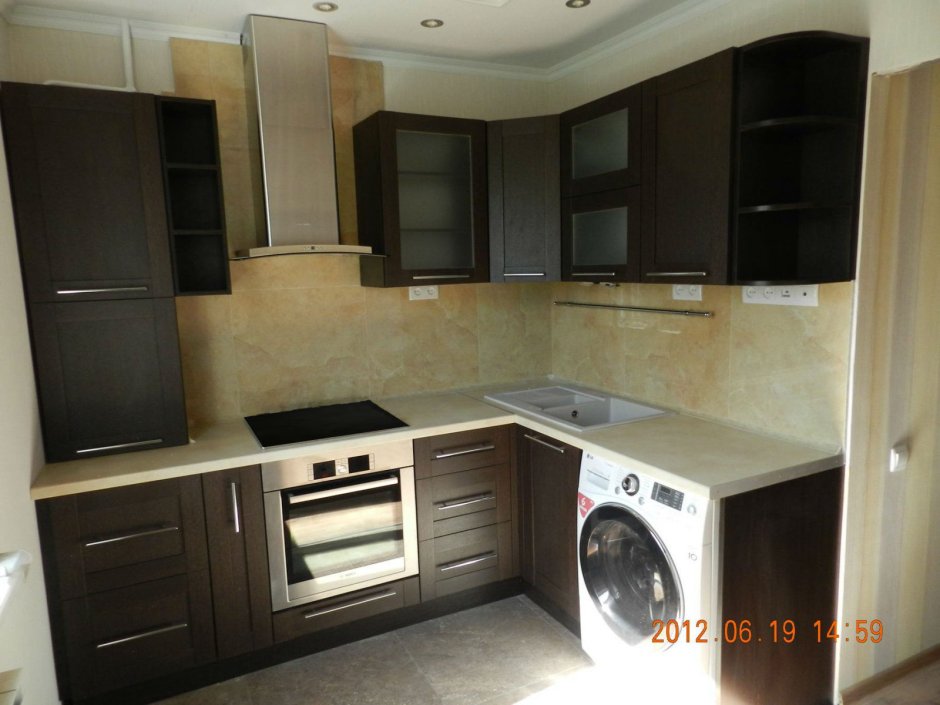 Угловая кухня со стиральной машиной