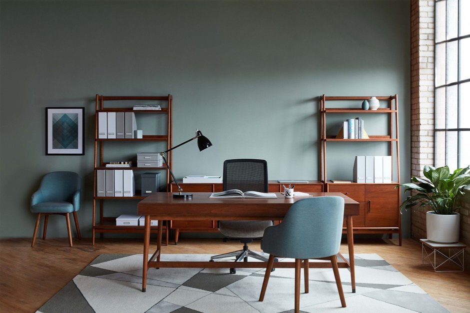 Офис в бежевых тонах