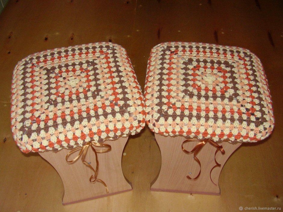 Вязаные сидушки на стулья