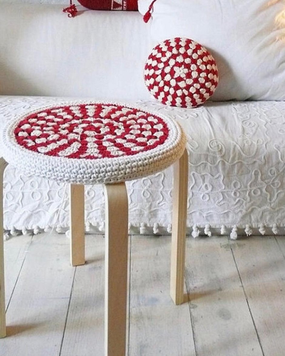 Красивые чехлы на круглый табурет