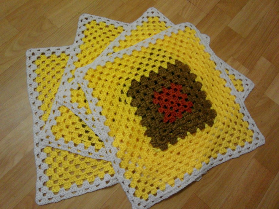 Вязаный чехол на стул со спинкой