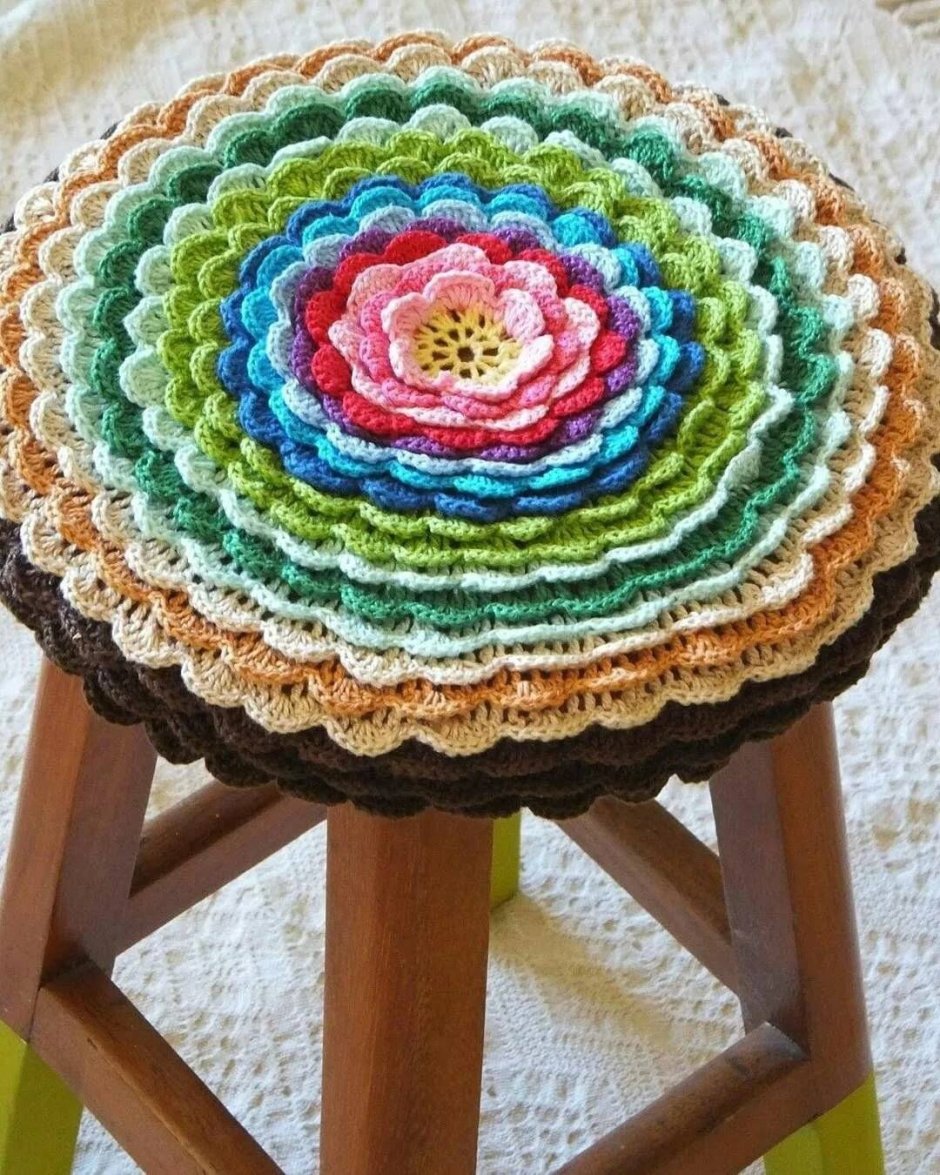 На табуретку чехол крючком