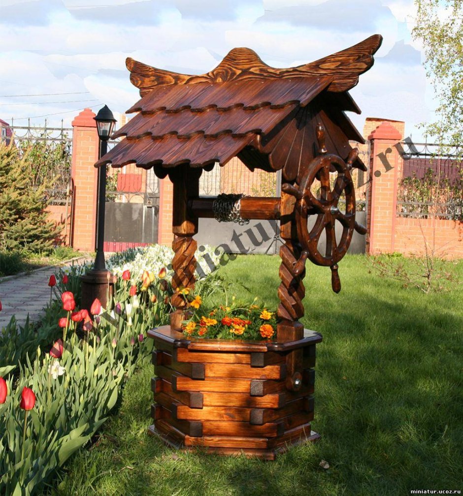 Декоративный колодец