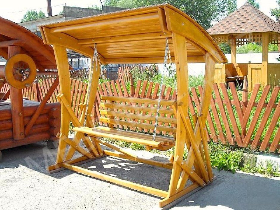 Качели деревянные садовые с крышей