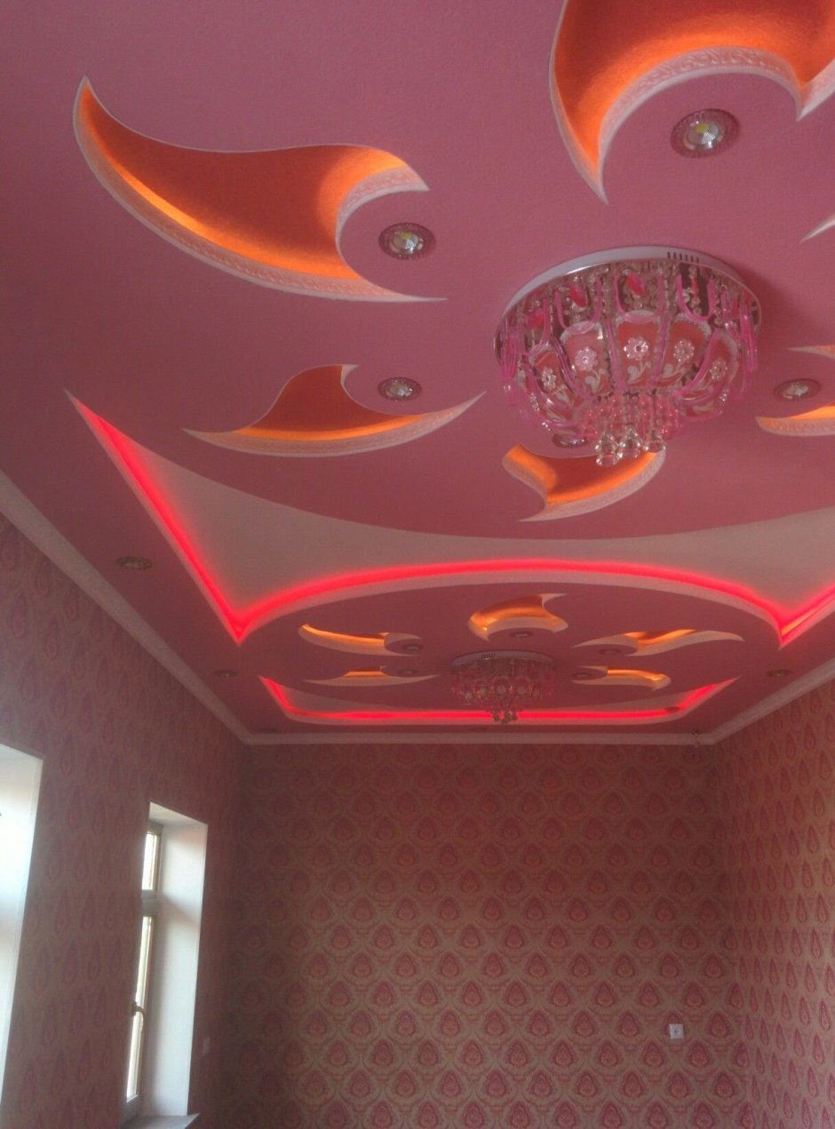 Фигурный потолок пластик
