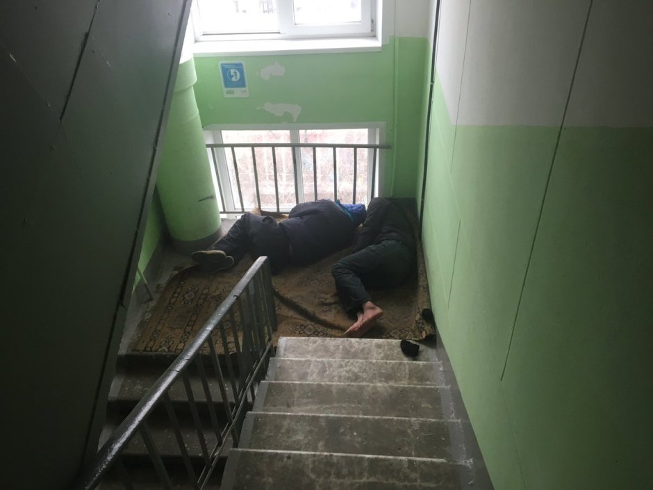 Старый подъезд