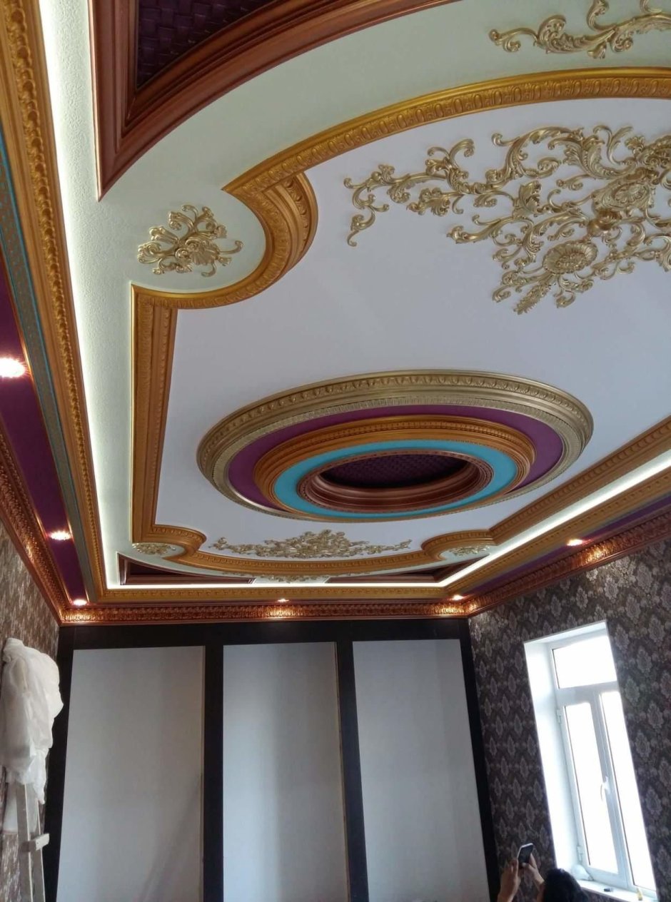Фигурный потолок