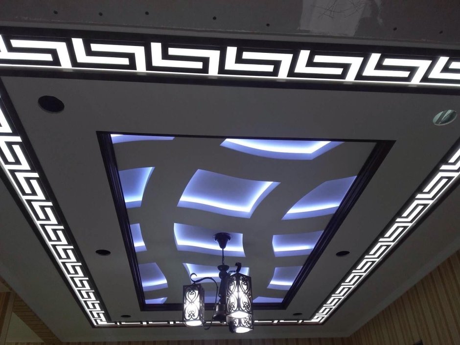 Фигурный потолок из пластика