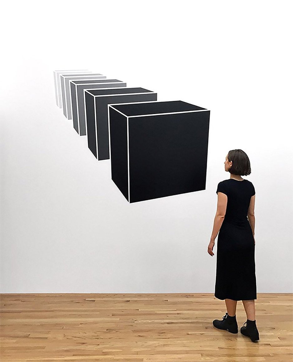 Иллюзия на стене