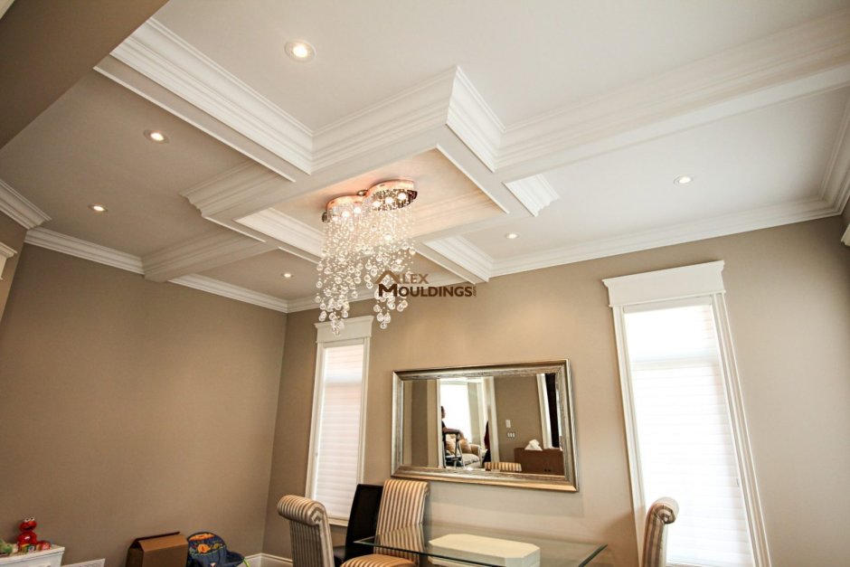 Натяжной потолок с балкой