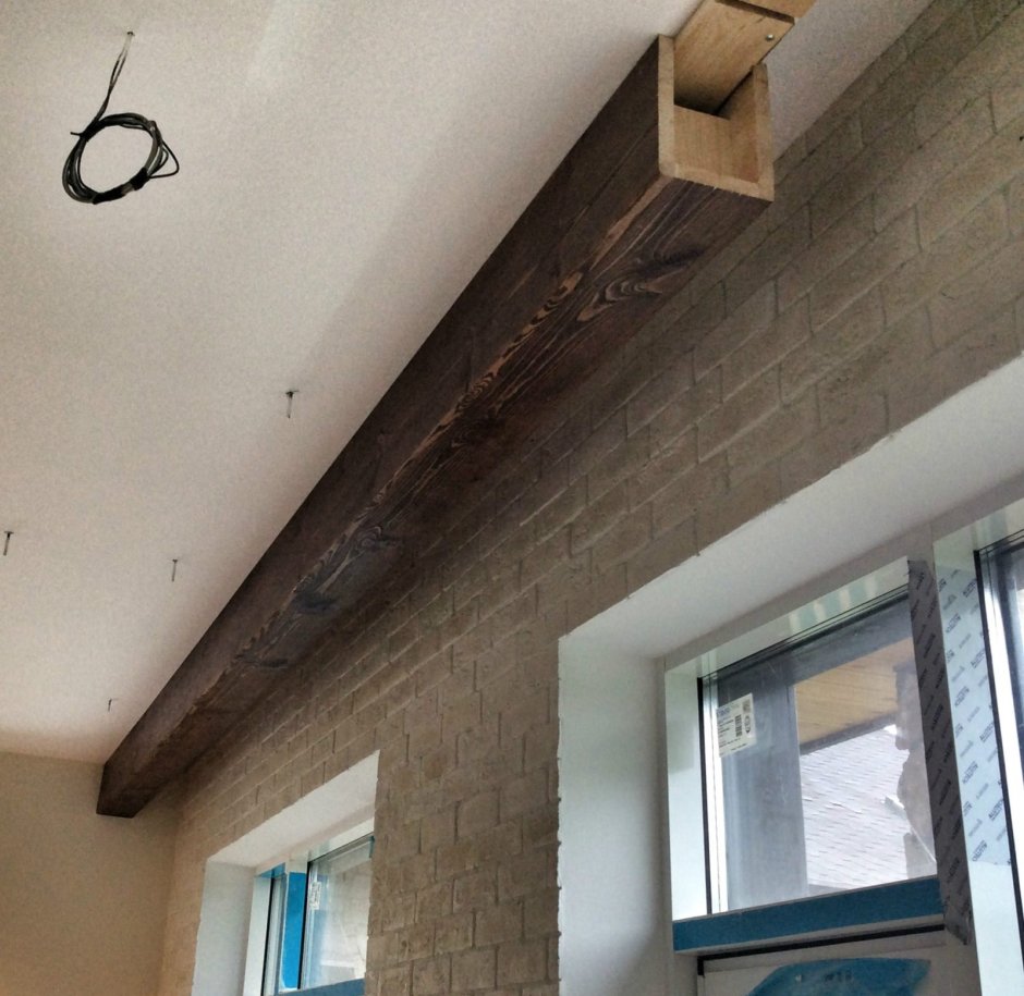 Балка потолочная в коридоре