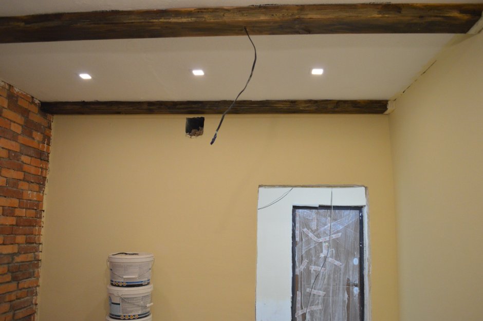 Декоративные балки на натяжной потолок