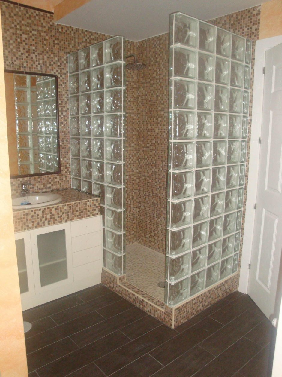 Душевые перегородки из стеклоблоков