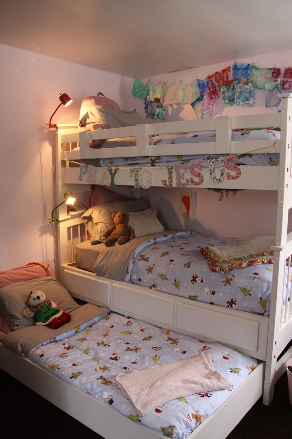 Трехуровневая кровать для детей