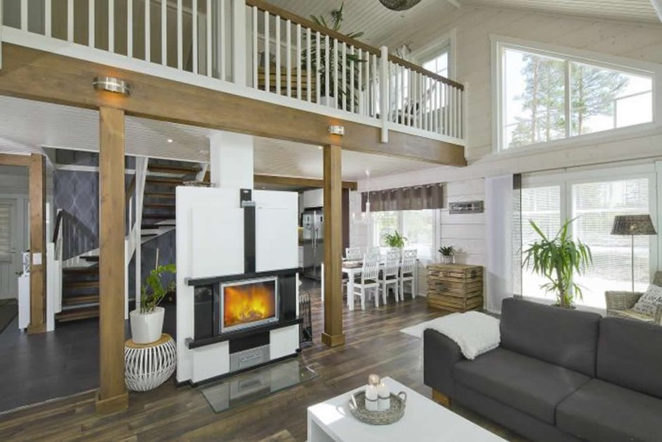 Камин в гостиной со вторым светом