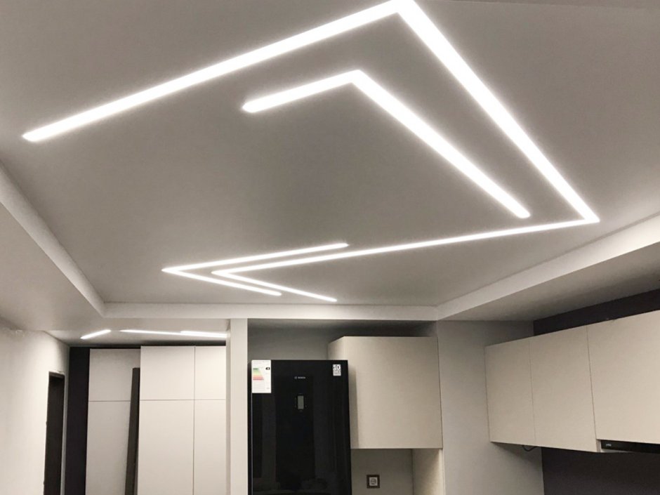 Световые линии на потолке