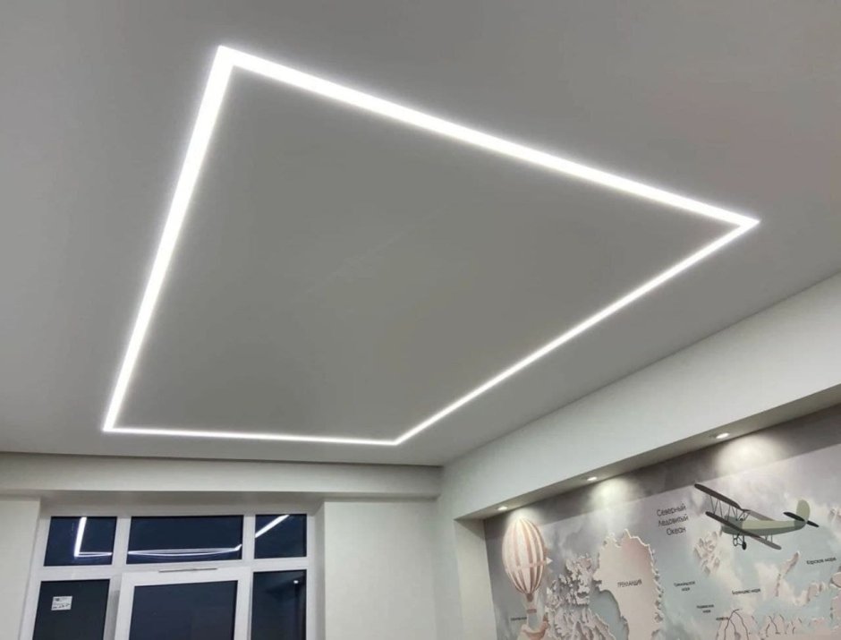 Световые линии на натяжном потолке