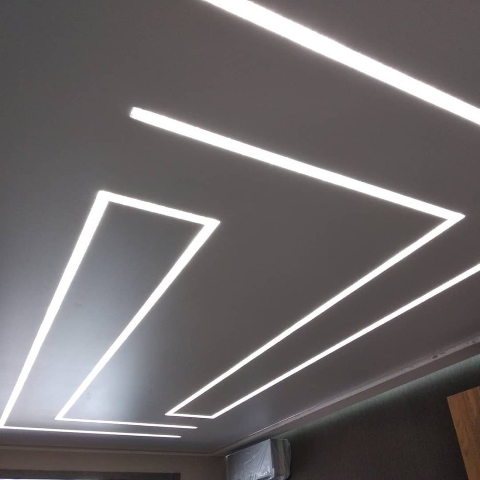 Световые линии на натяжном потолке