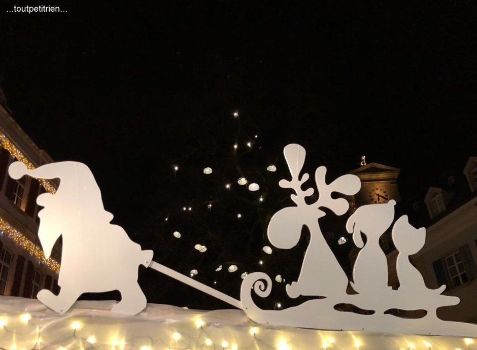 Новогоднее украшение дома из пенопласта