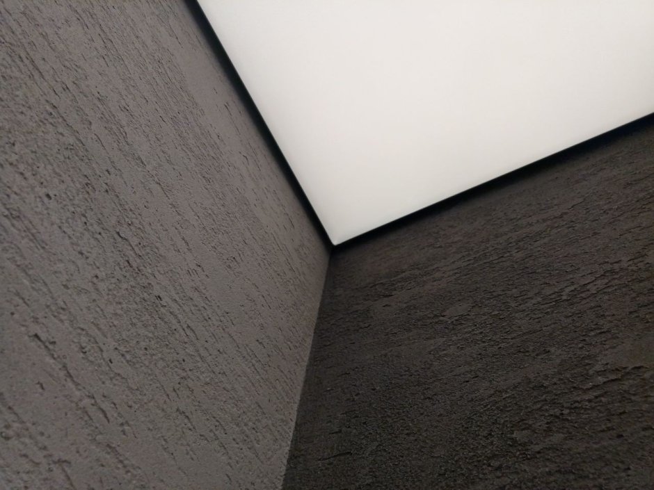 Матовый потолок с теневым профилем