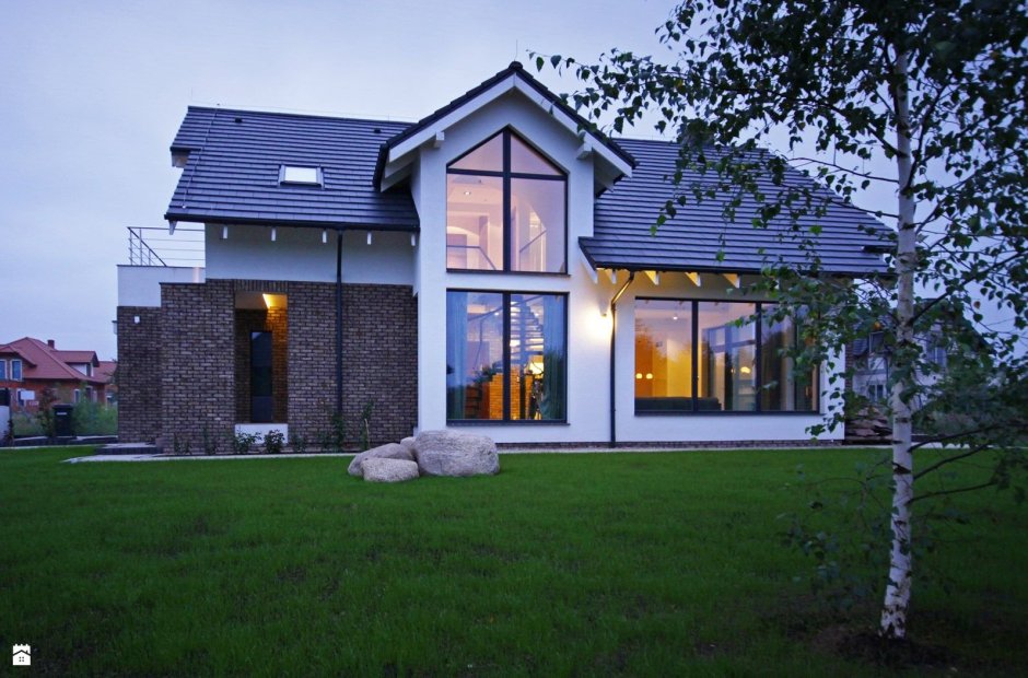 Дом с мансардой и панорамными окнами