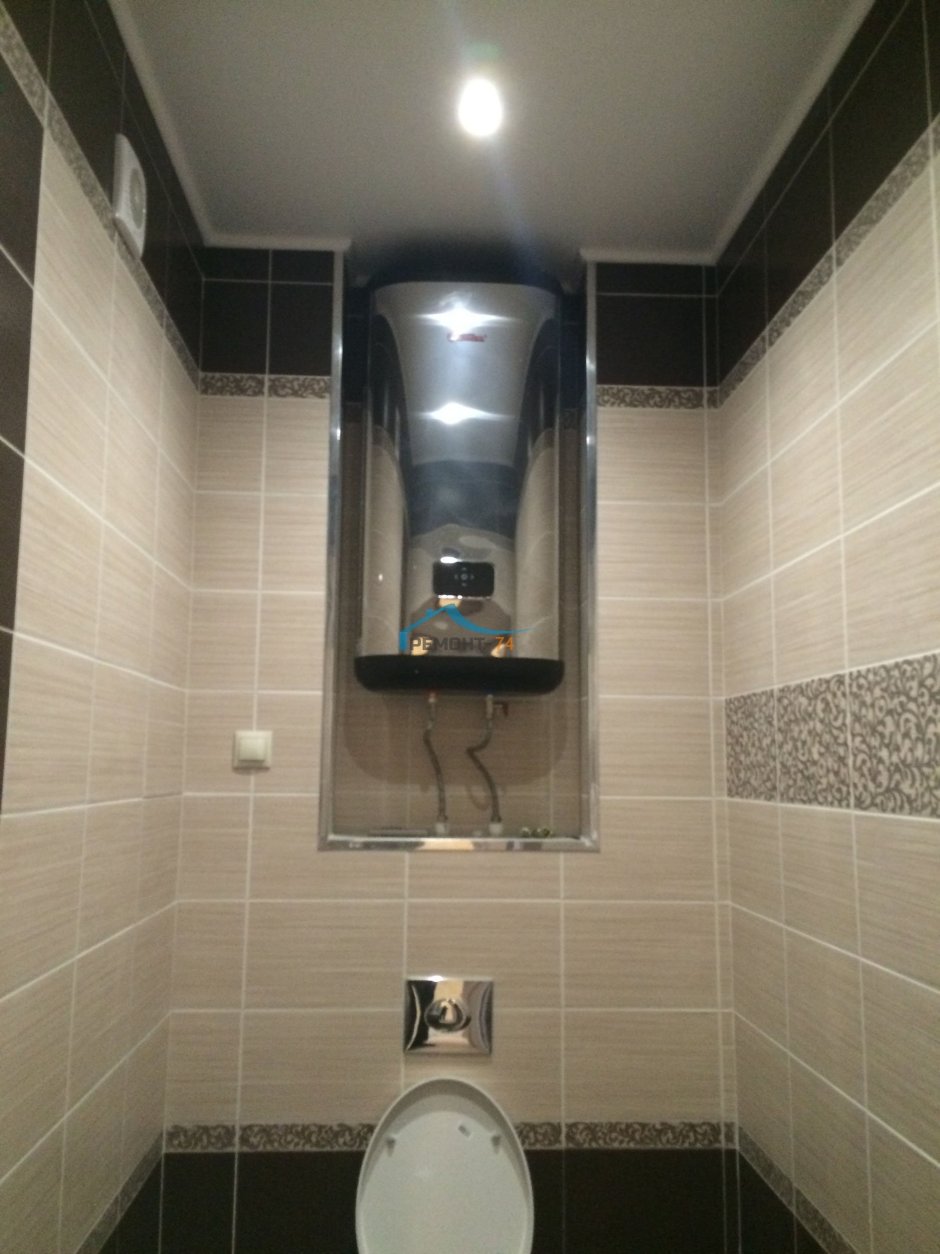 Накопительный водонагреватель в туалете