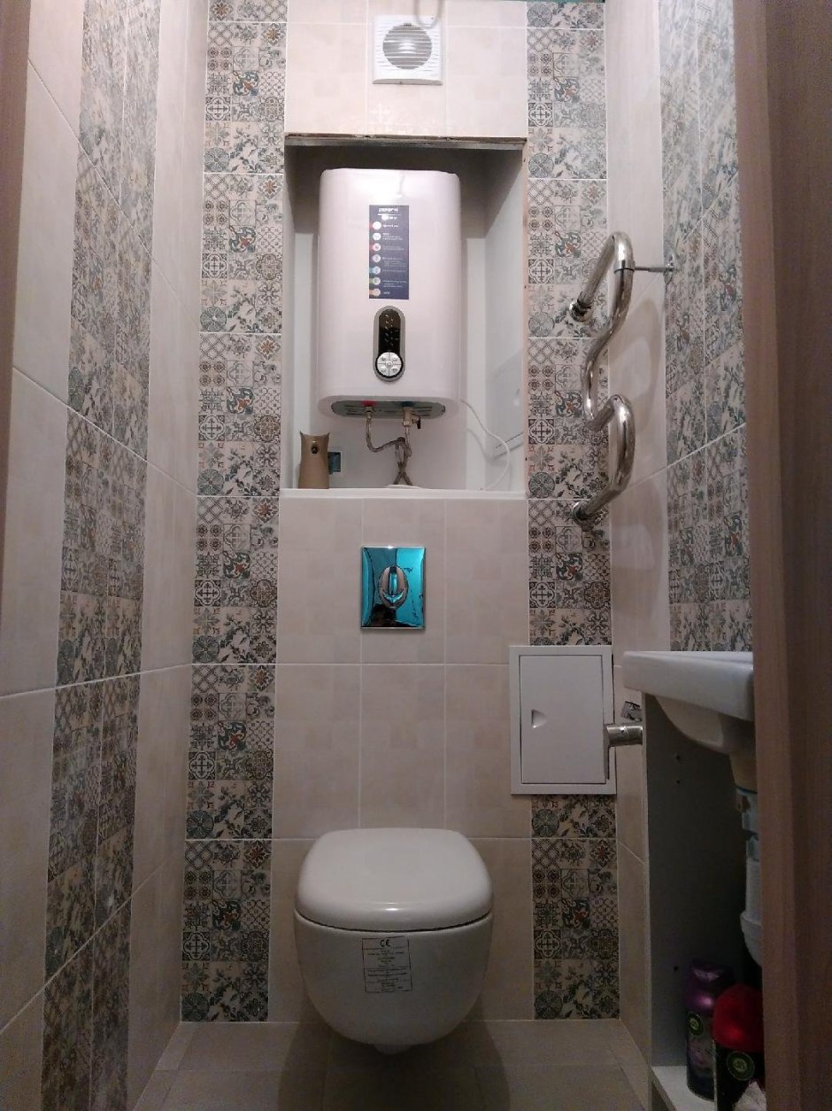Интерьер туалета с инсталляцией