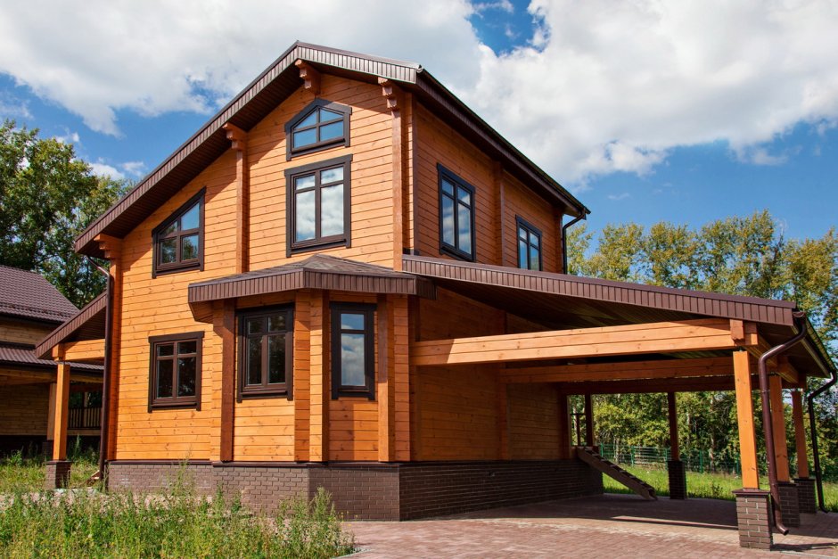 Резное деревянное крыльцо