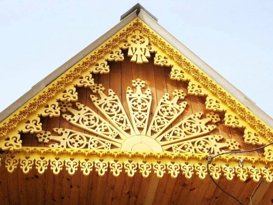 Резной фронтон