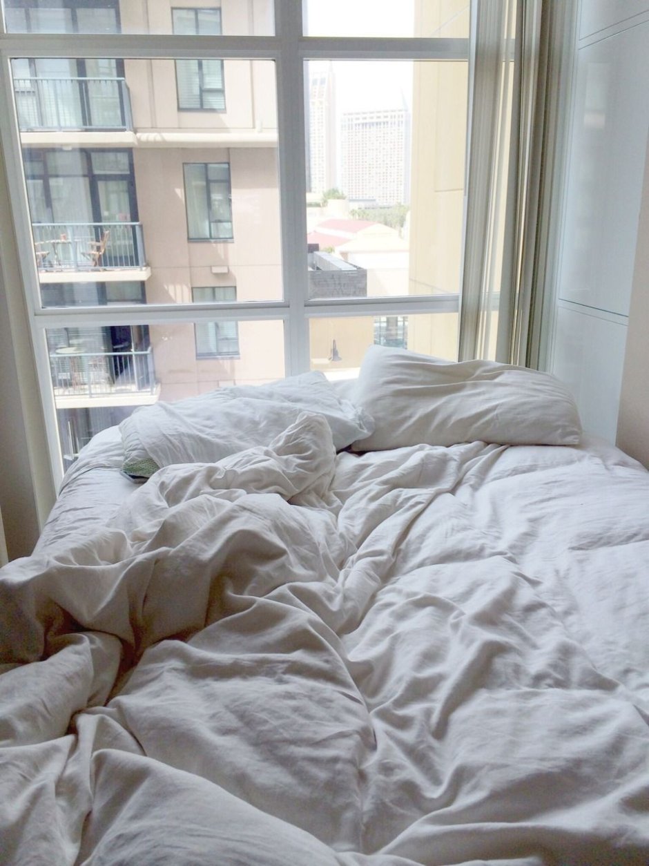 Незаправленная кровать