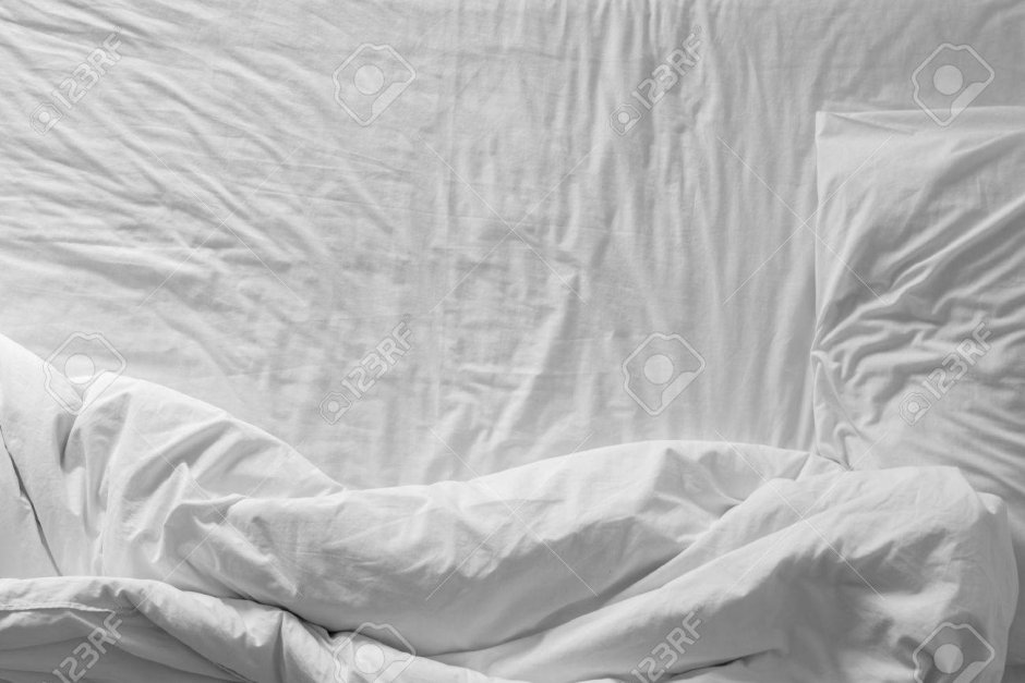 Белое постельное белье вид сверху