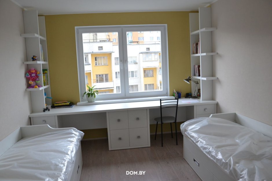 Письменный стол для двух детей