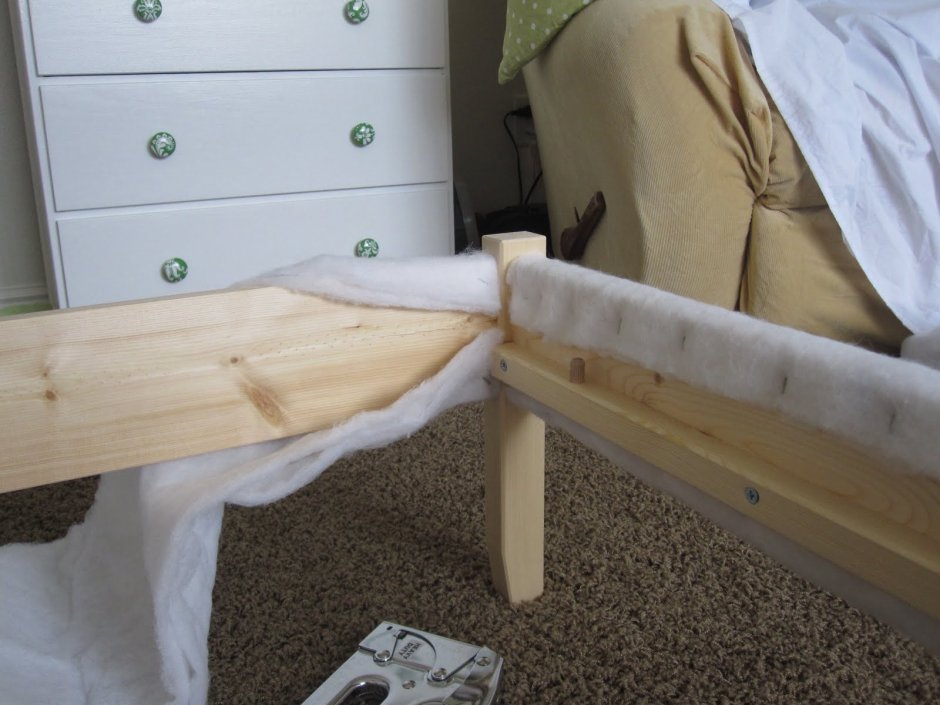 Перекрасить деревянную кровать