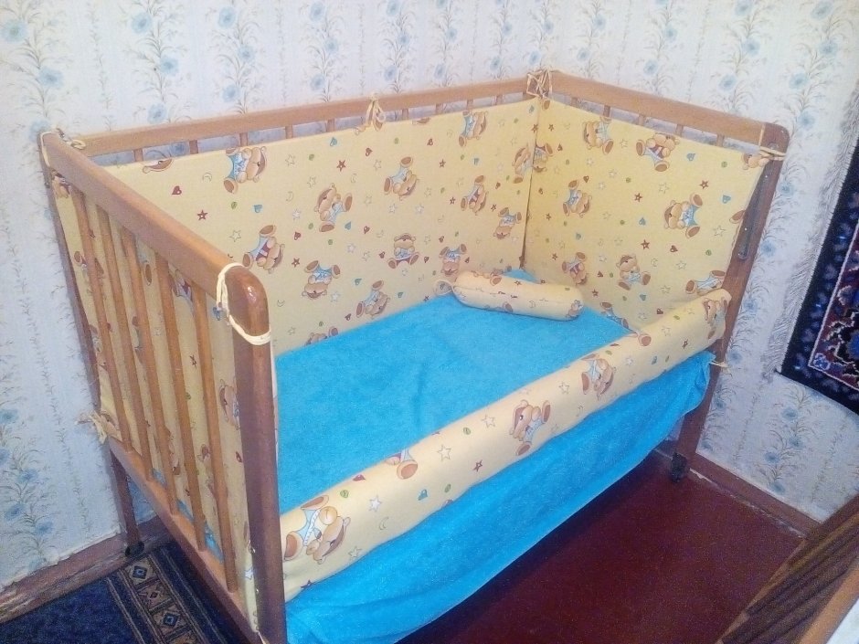 Переделанная кроватка детская с бортиком