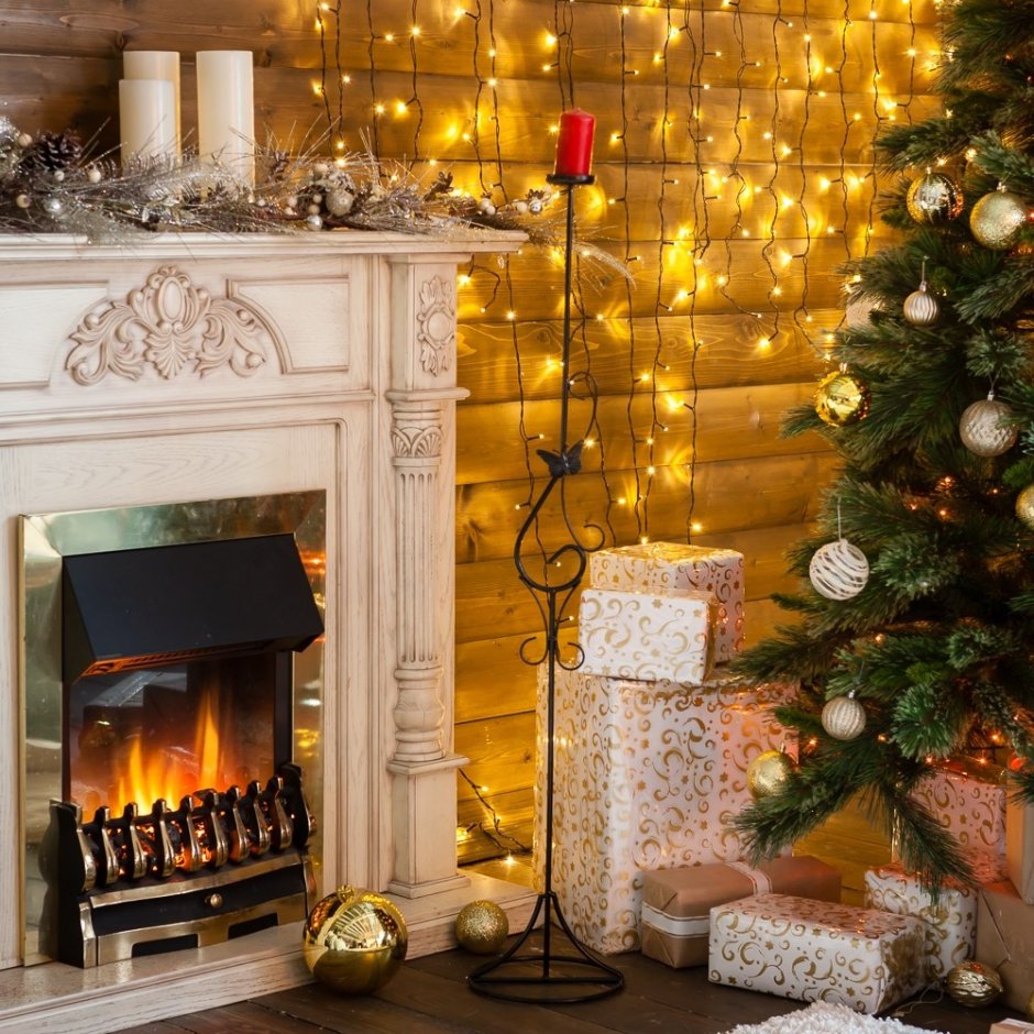 Подсвечники на камине в интерьере