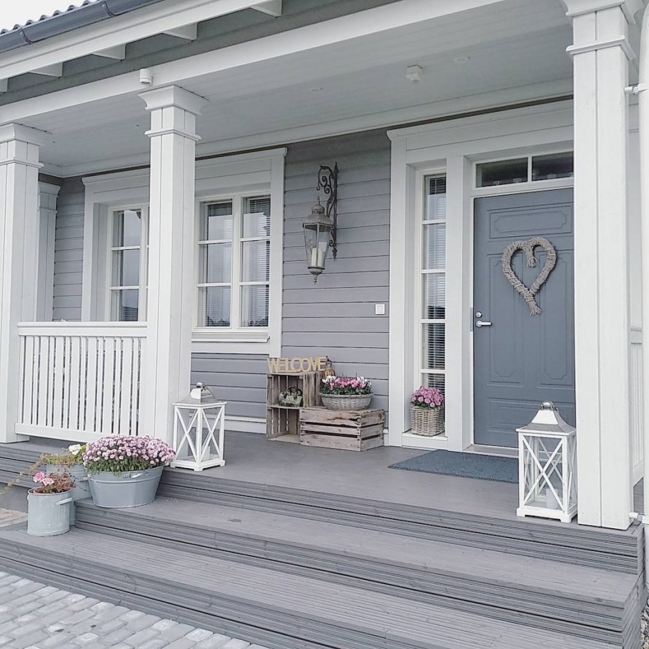 Серый фасад коттеджа