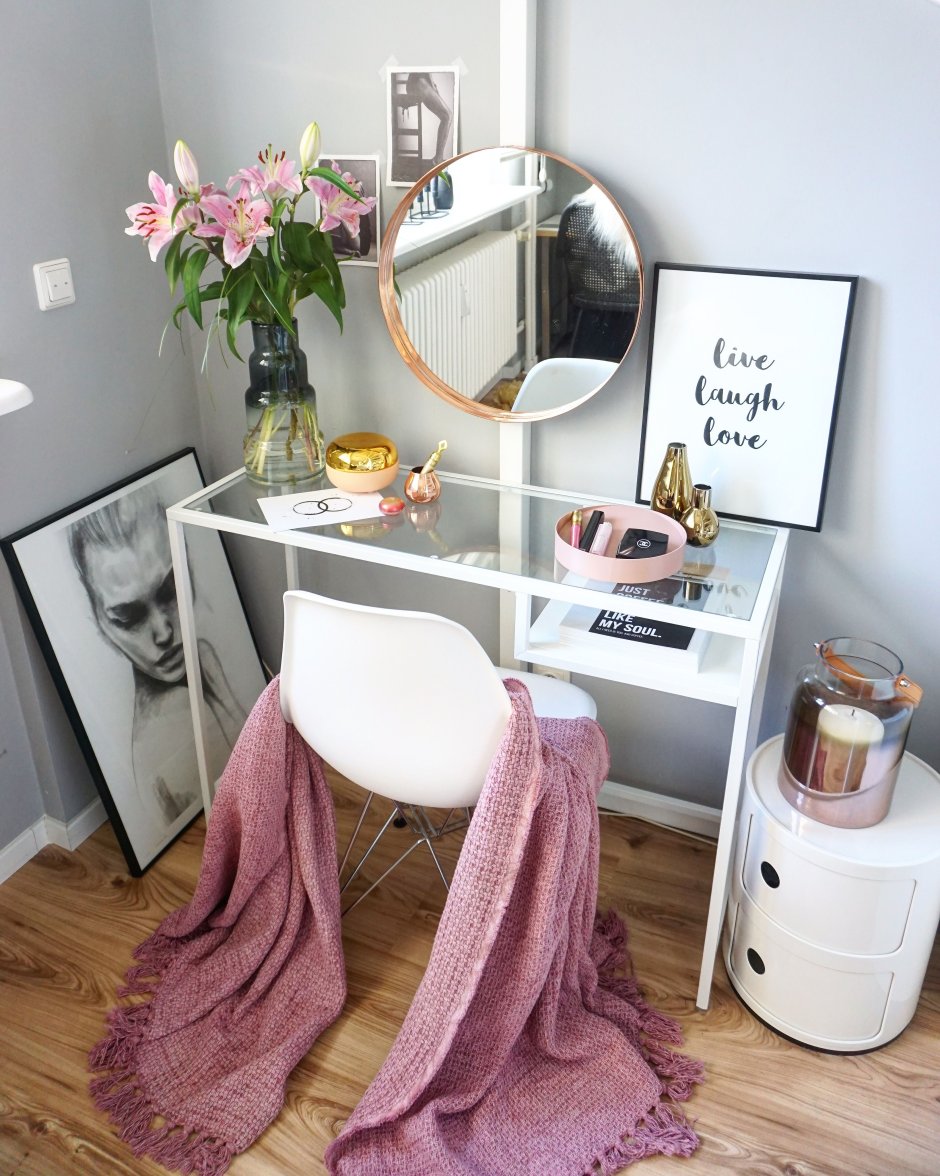 Туалетный столик икеа в интерьере